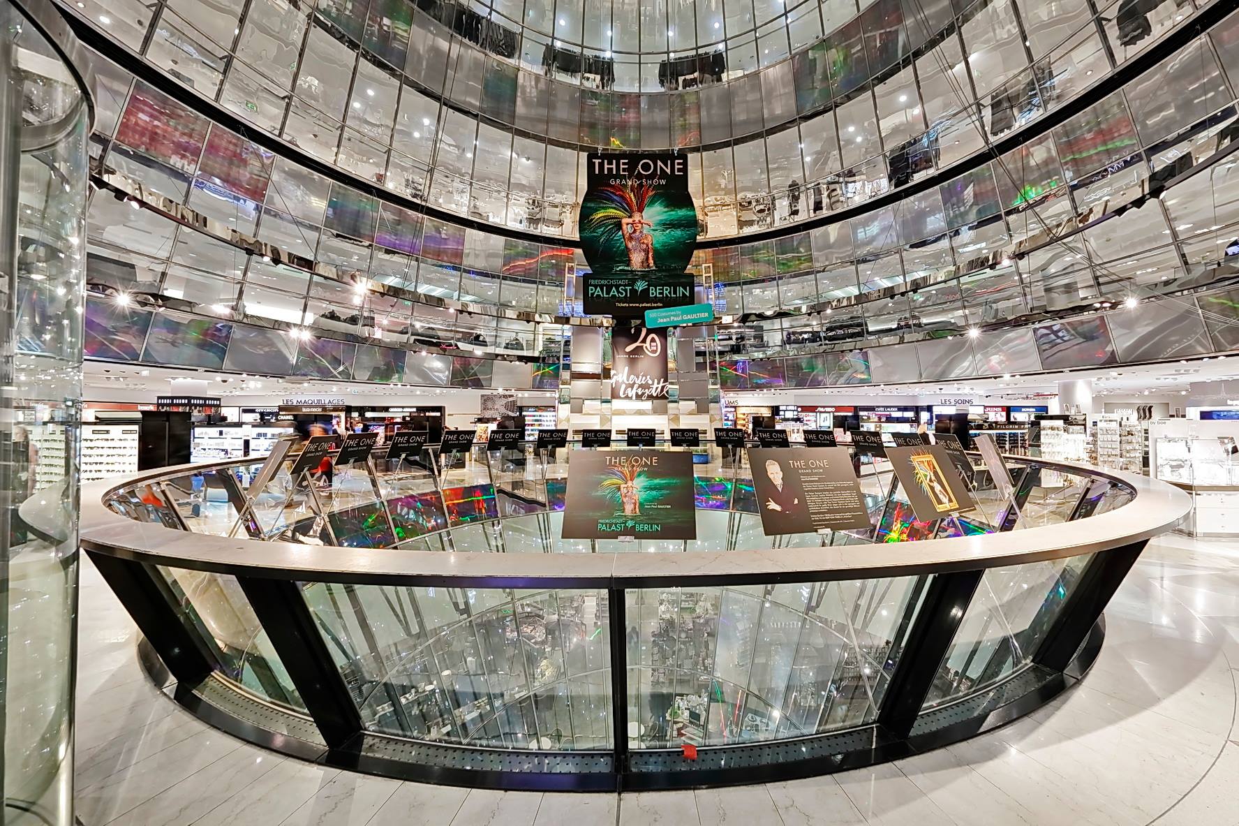 THE-ONE-Grand-Show_Galeries-Lafayette Fotoausstellung in den Galeries Lafayette