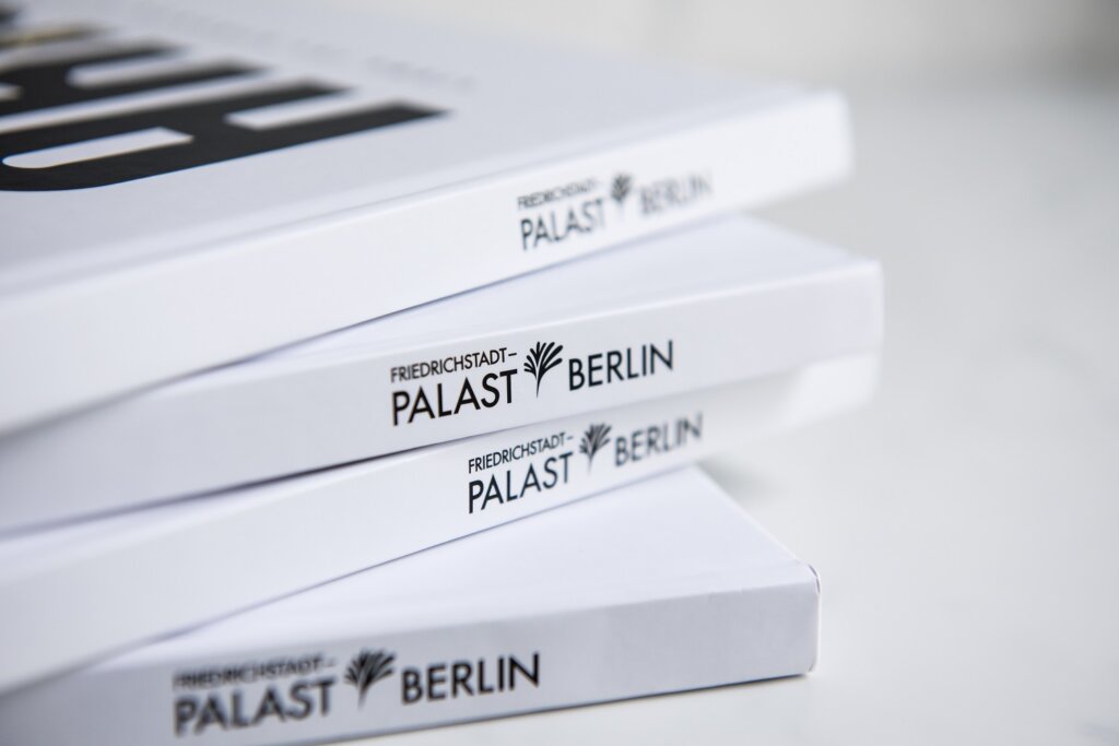 PALAST BERLIN ARISE パンフレット（赤）+写真集（白）