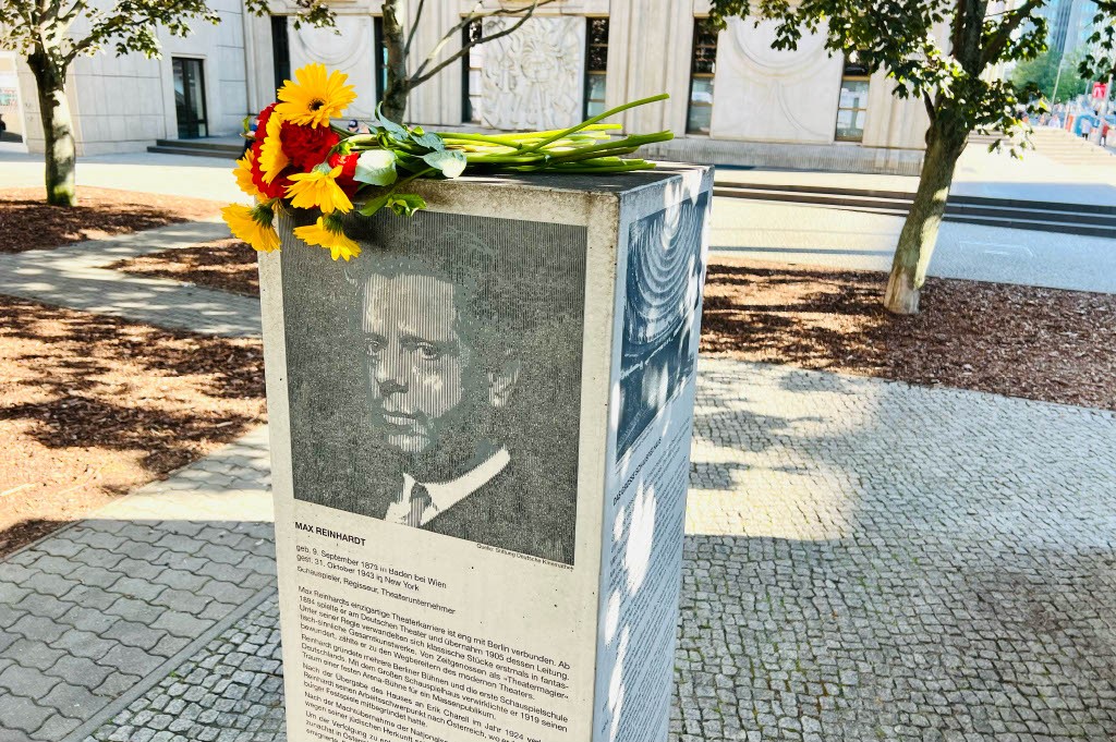 FSP_PR_Stele_150-Geburstag_Max_Reinhardt MASEL TOV: Zum 150. Geburtstag von Max Reinhardt