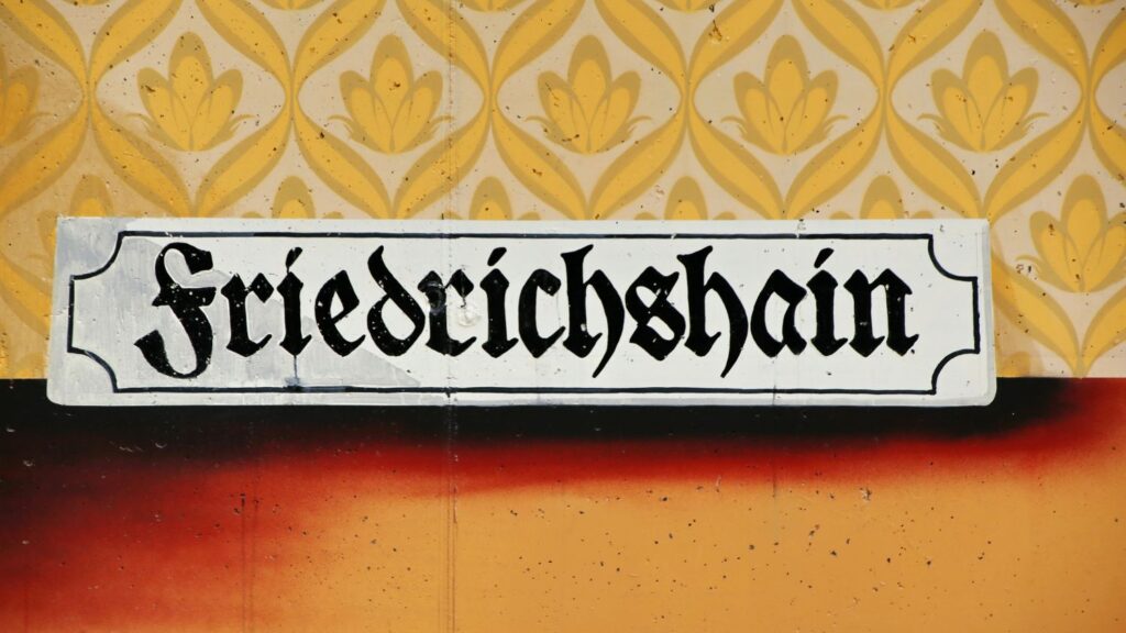 Schild Friedrichshain