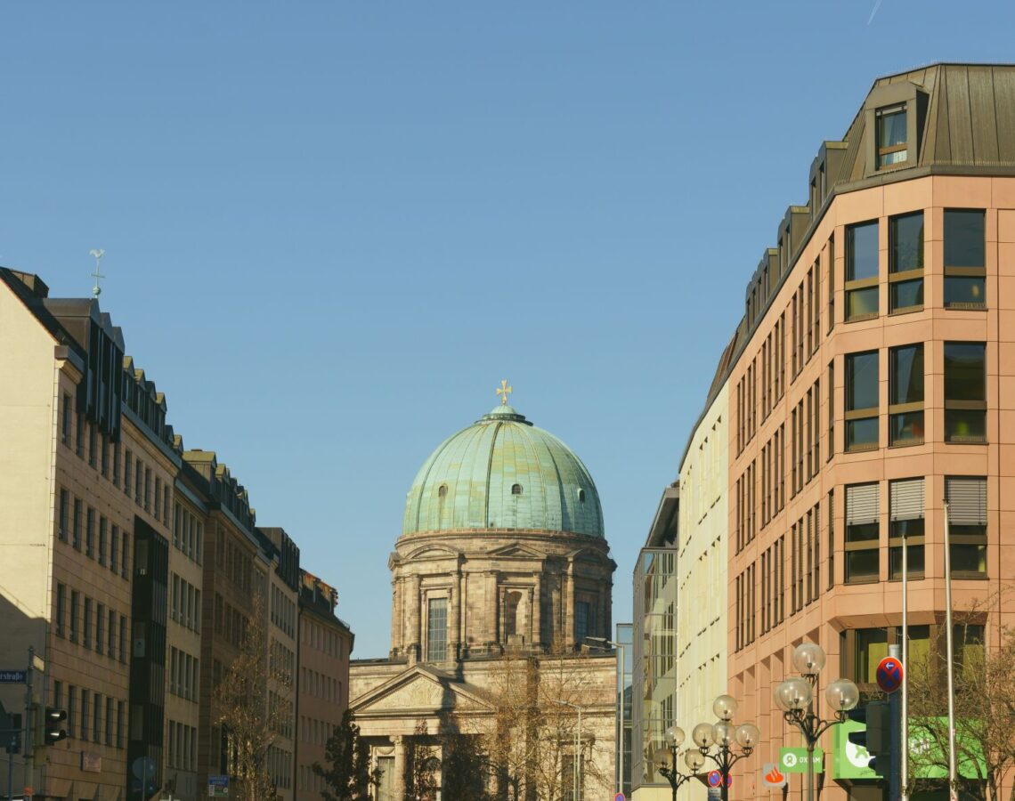 mohamed-b-KEJE0turA2E-unsplash Kirche in Berlin