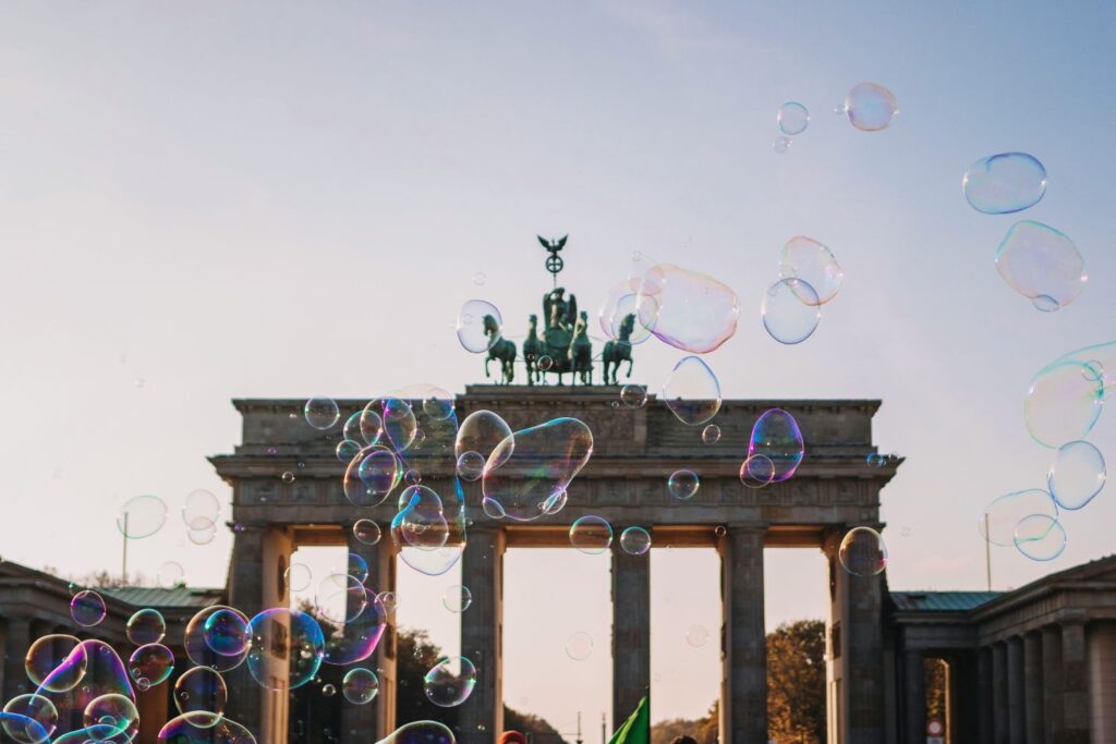 Seifenblasen vor dem Brandenburger Tor