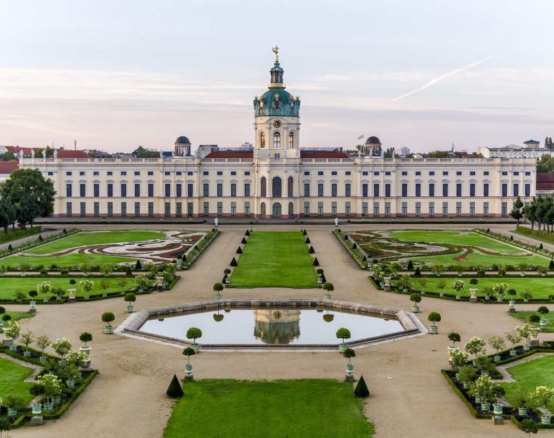 Schlossgarten Charlottenburg, Blick über das Fontainenbassin und das Parterre zum Schloss