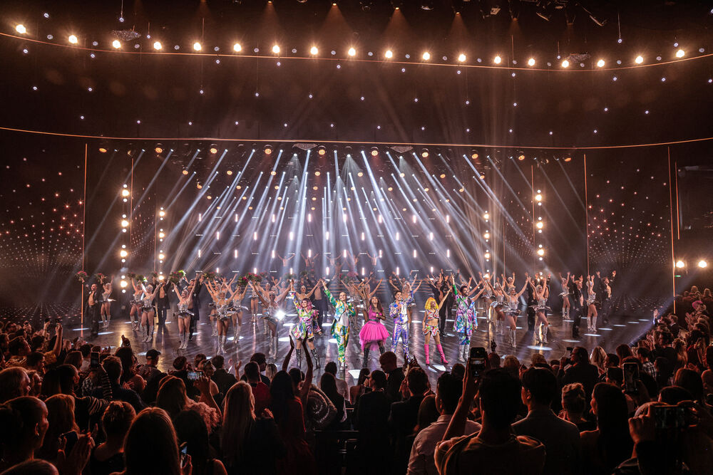 Standing Ovation am End oon der Grand Show Blinded by Delight